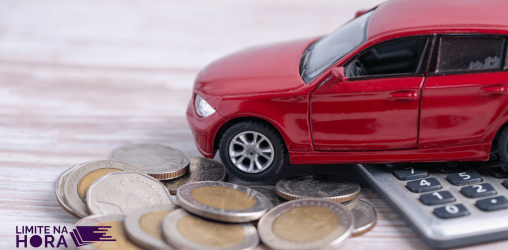 Carro simulando empréstimo com garantia de veículo