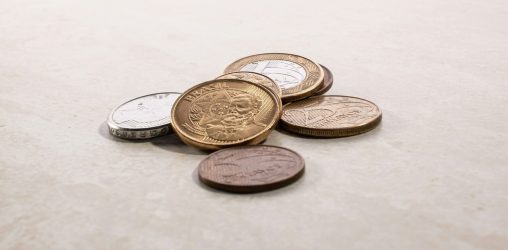 moedas representando o empréstimo de 3 mil reais